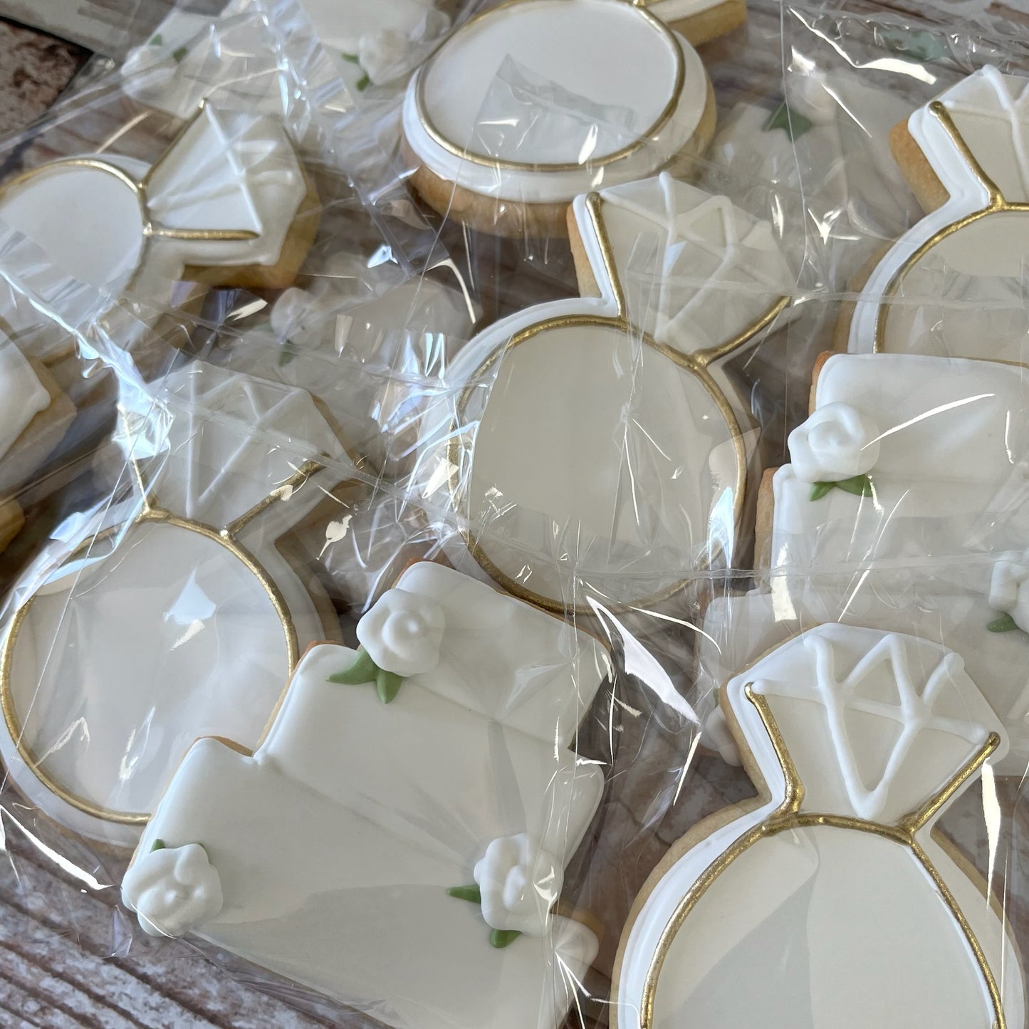 Hand Decorated Wedding Rings Engagement Rings in Gold + 3-Tier Cake Wedding Cakes--12 Count